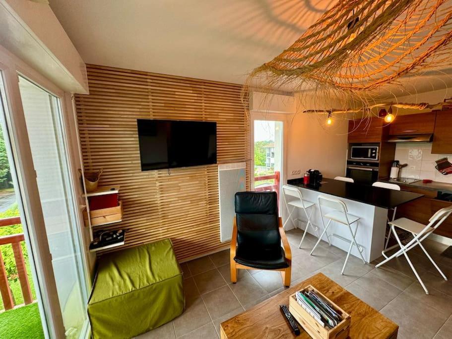 Grand Appartement - Piscine - Plage- Terrasse Сен Жан дьо Луз Екстериор снимка